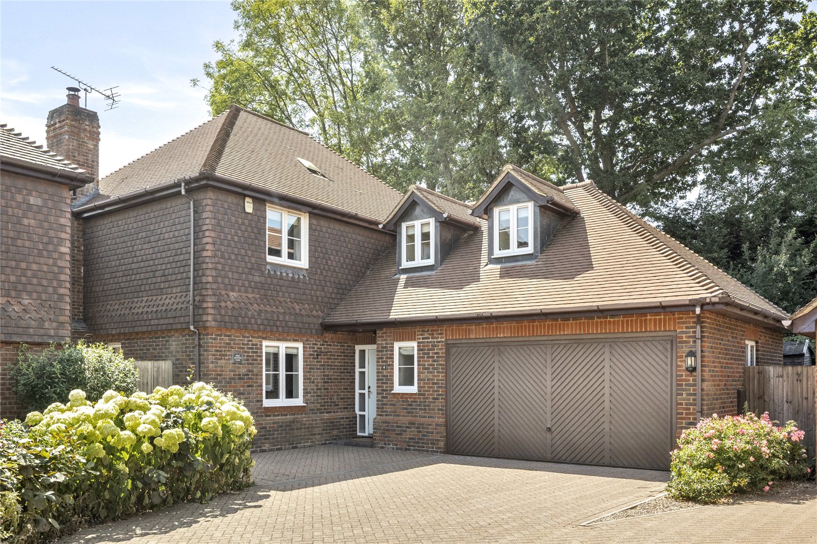 Wintons Close